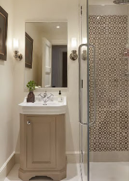 Bespoke kitchen design and build with marble splash backs and hand crafted joinery.